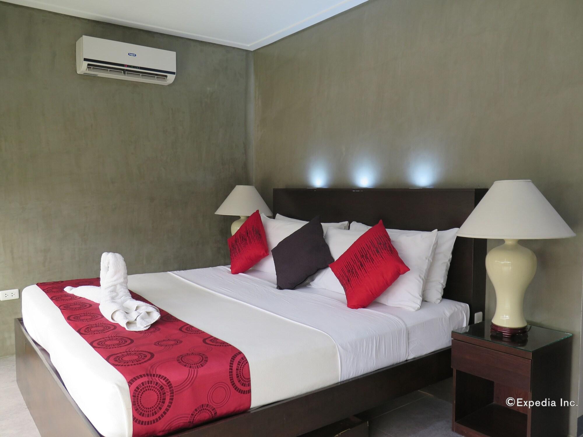717 Cesar Place Hotel Tagbilaran Extérieur photo