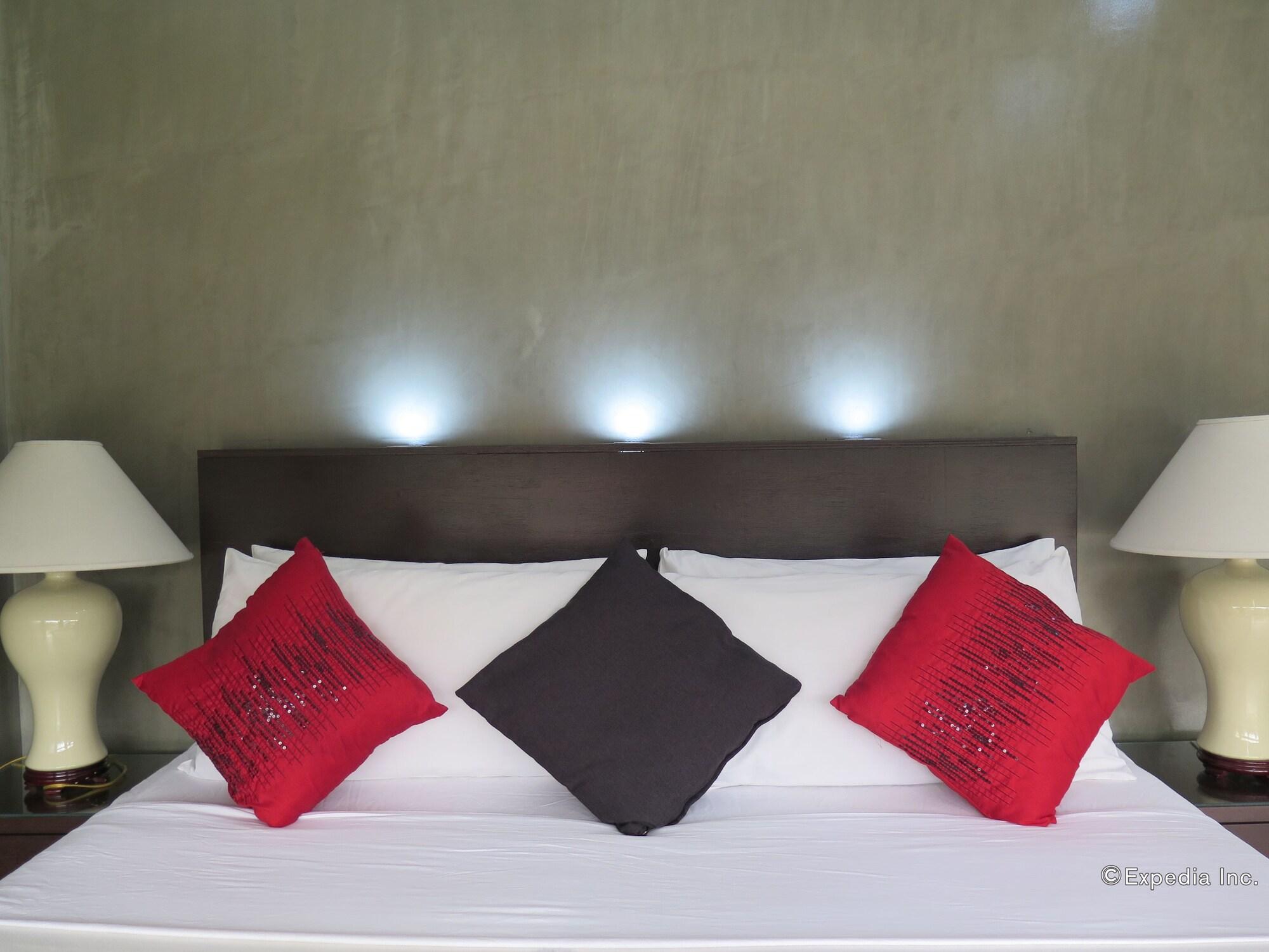 717 Cesar Place Hotel Tagbilaran Extérieur photo