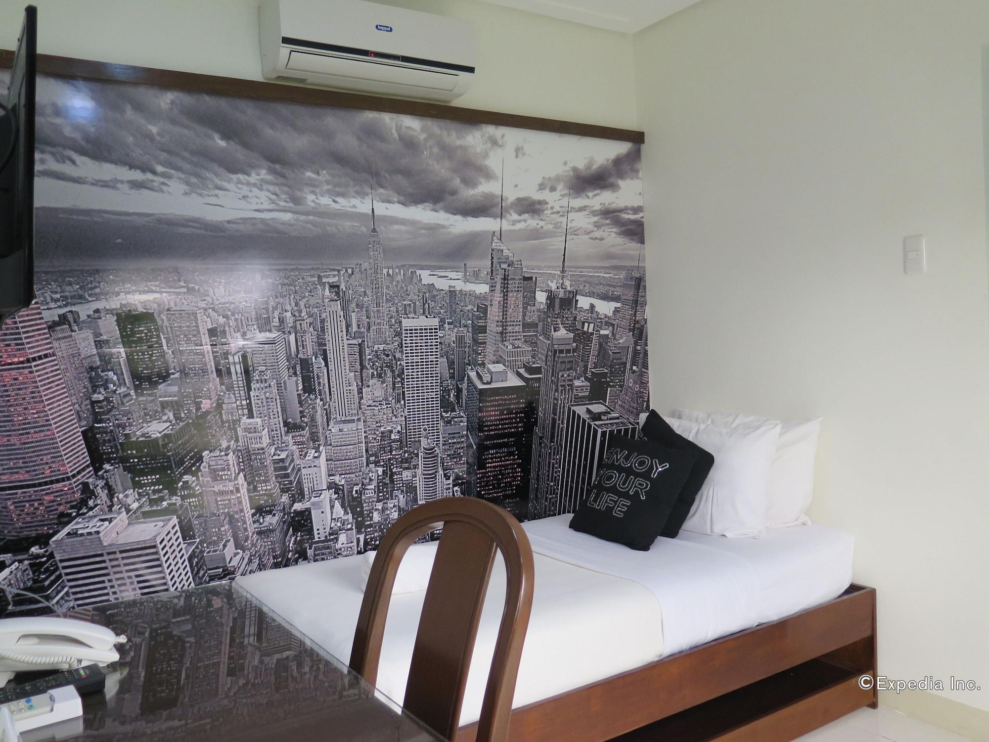 717 Cesar Place Hotel Tagbilaran Extérieur photo