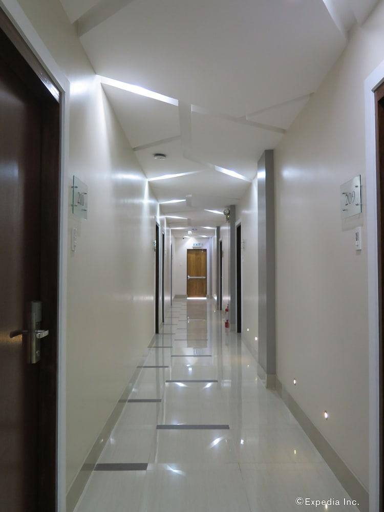 717 Cesar Place Hotel Tagbilaran Extérieur photo