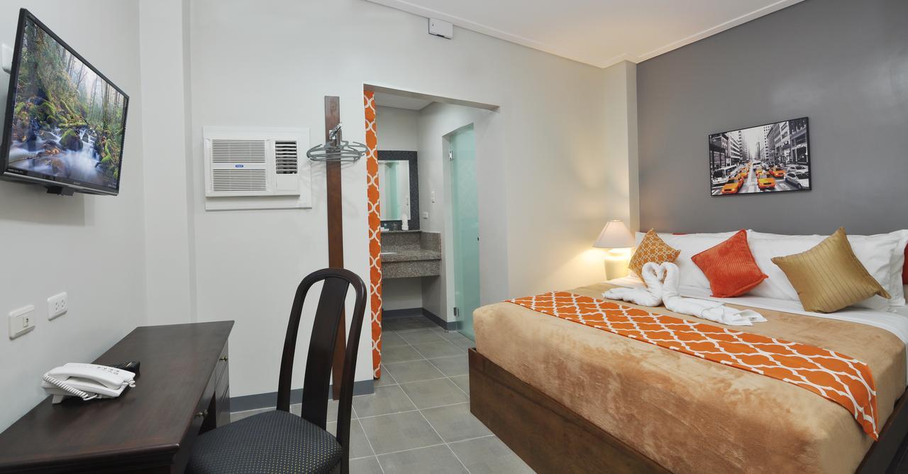 717 Cesar Place Hotel Tagbilaran Extérieur photo