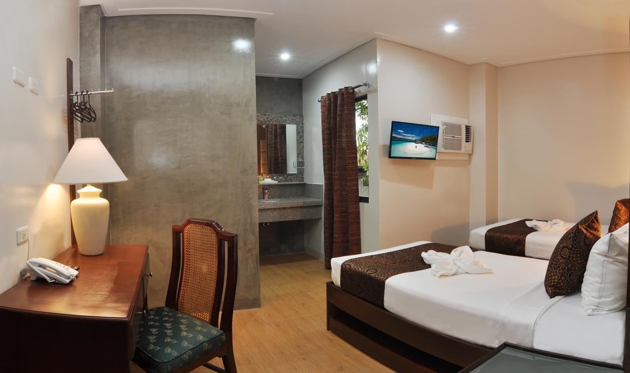 717 Cesar Place Hotel Tagbilaran Extérieur photo