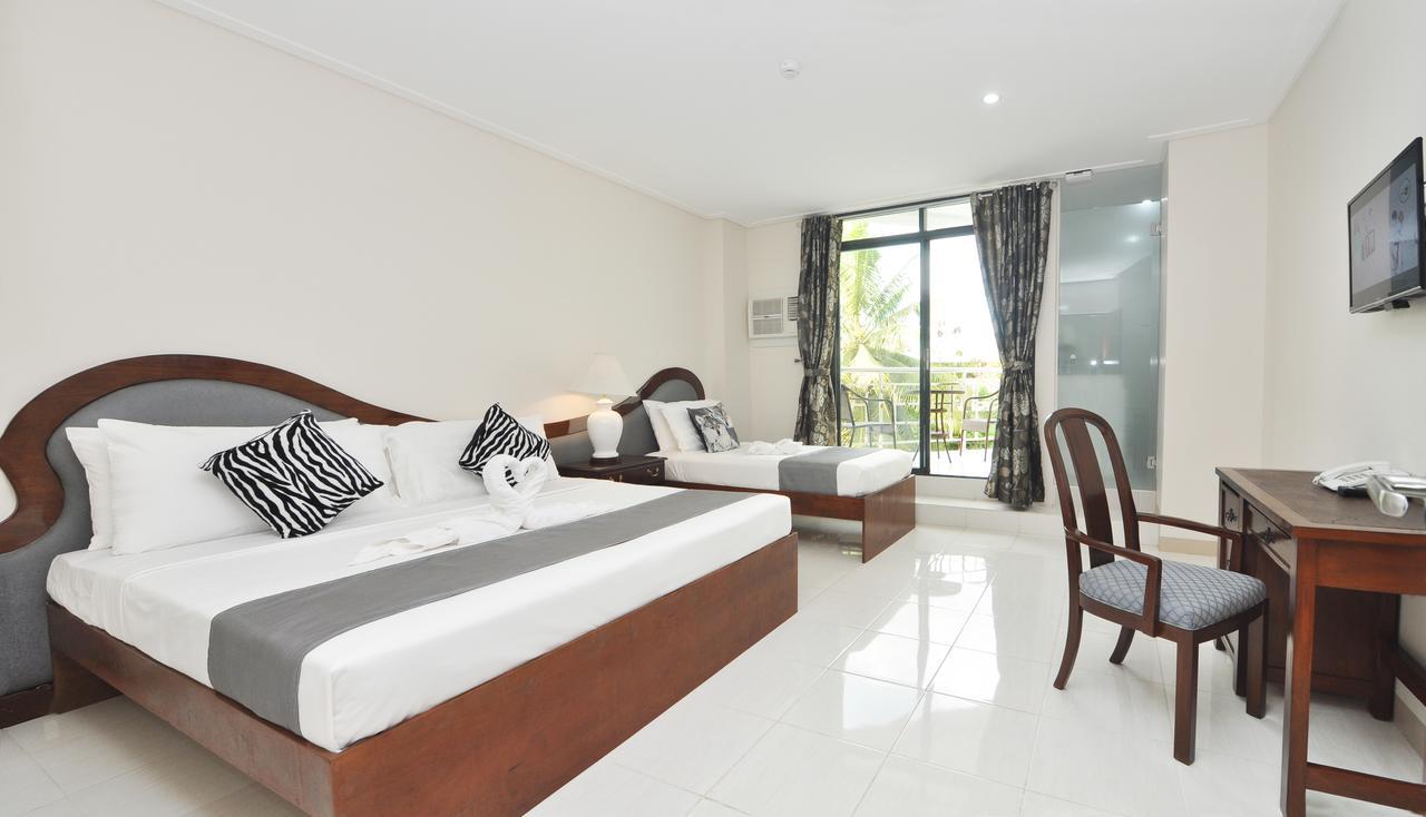 717 Cesar Place Hotel Tagbilaran Extérieur photo