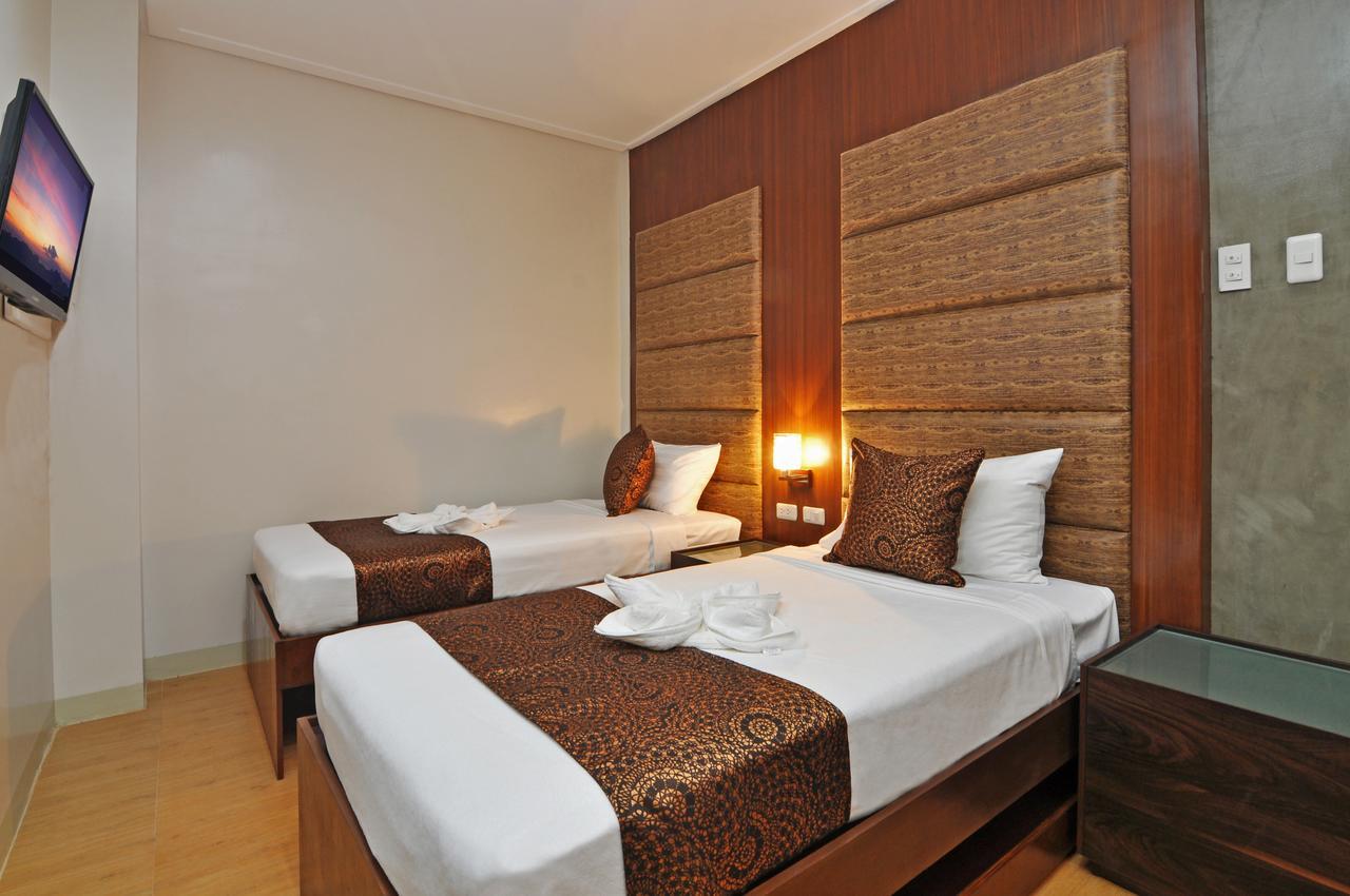 717 Cesar Place Hotel Tagbilaran Extérieur photo