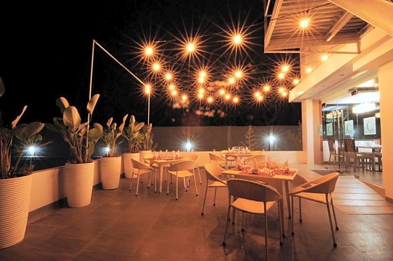 717 Cesar Place Hotel Tagbilaran Extérieur photo